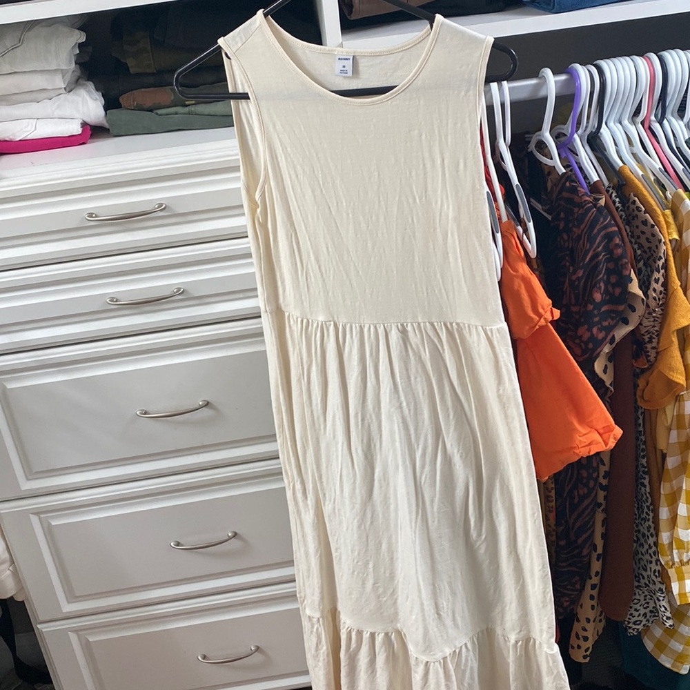 Old navy cream maxi dress- never worn- size XS
